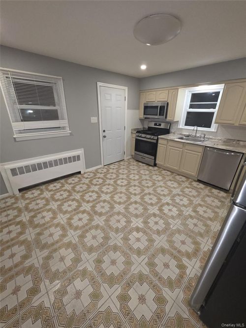 915 11 street 11 Street, West Babylon, NY, 11704 | Card Image