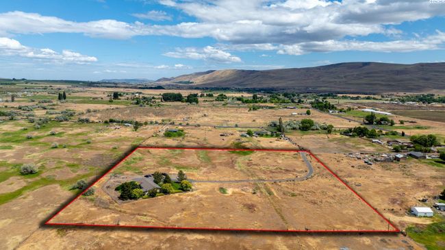97010 W Good Rd, Home with 3 bedrooms, 3 bathrooms and null parking in Prosser WA | Image 26