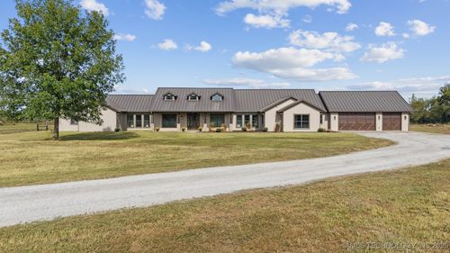 640 W Clay Ave, Chouteau, OK, 74337-3758 | Card Image