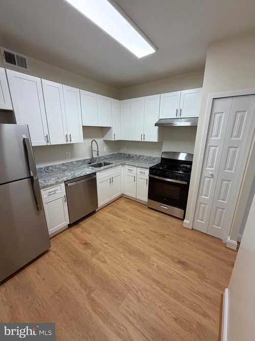 1821-south-5225 Pooks Hill Rd, BETHESDA, MD, 20814-6735 | Card Image