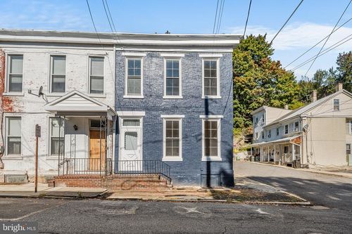 400 W Arch St, POTTSVILLE, PA, 17901-2946 | Card Image