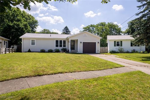 88 Plymouth St, Medina, OH, 44256-2438 | Card Image