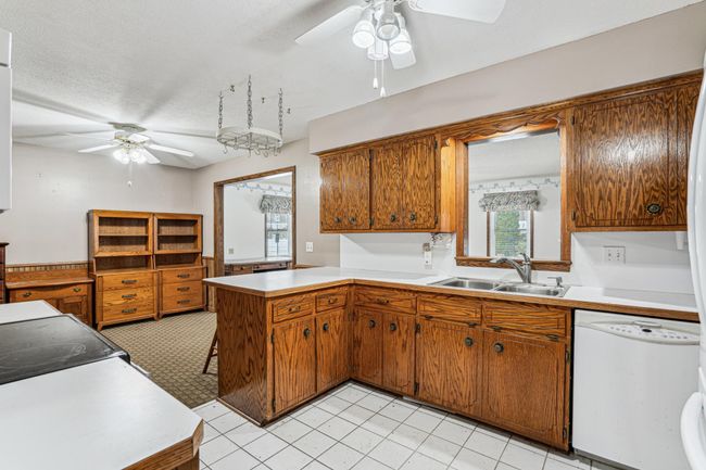10_interior.jpg | Image 18