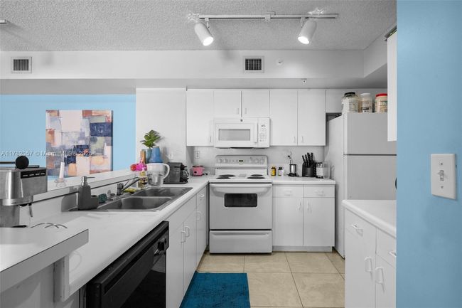 APT-107 - 2600 S University Dr, Condo with 2 bedrooms, 2 bathrooms and null parking in Davie FL | Image 7