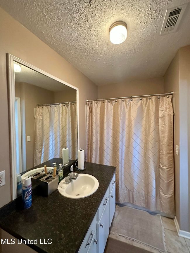 PRIMARY BATH | Image 17