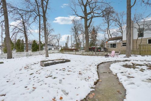 3930 Mapleleaf Rd, Waterford, MI, 48328-4057 | Card Image