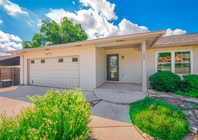 105 W Tanglewood Drive, House other with 3 bedrooms, 2 bathrooms and 2 parking in New Braunfels TX | Image 2