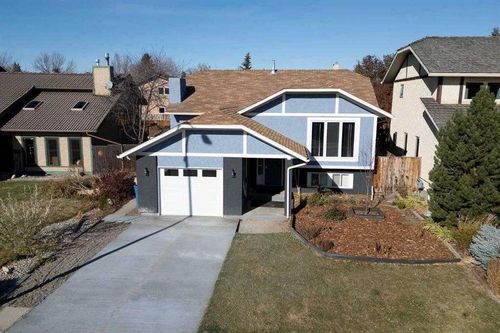 11 Wildwood Cres W, Lethbridge, AB, T1K6E1 | Card Image
