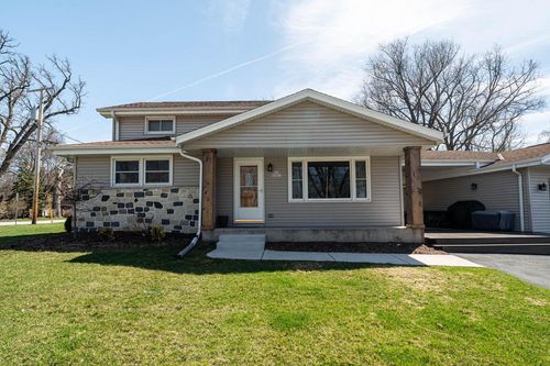 N27W27017 Woodland Drive, Pewaukee, WI, 53072 | Card Image