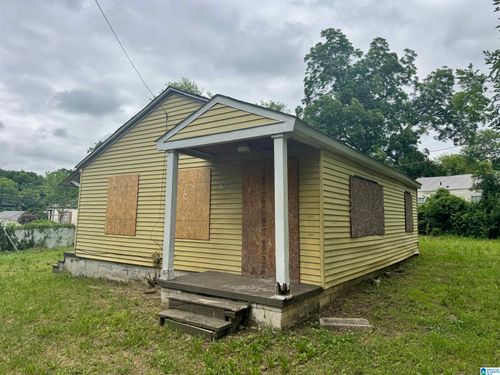 1525 Meadow Ln, Midfield, AL, 35228-1618 | Card Image