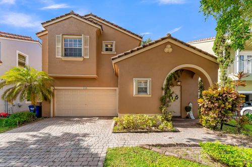 7538 Nw 17th Dr, Pembroke Pines, FL, 33024-1004 | Card Image