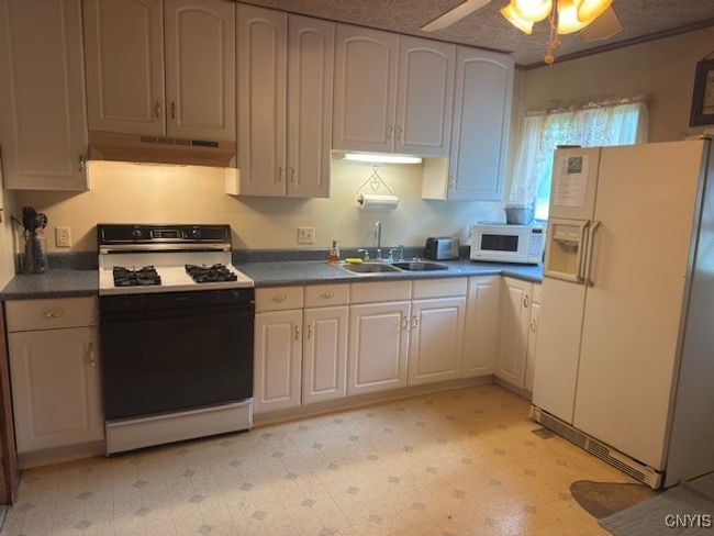 112 Frances St, House other with 3 bedrooms, 1 bathrooms and null parking in Canastota NY | Image 5