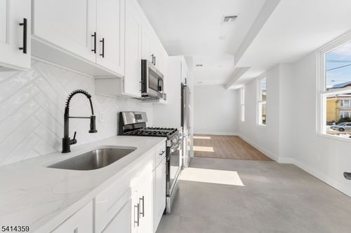 977 Sanford Ave, Irvington, NJ, 07111-1421 | Card Image