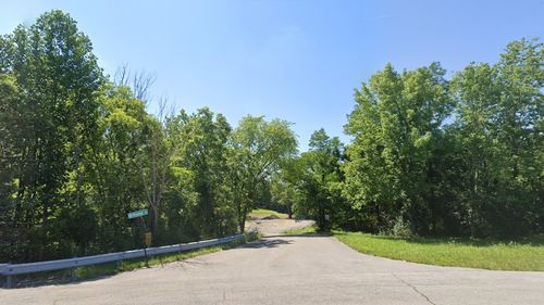 2111 Meadow Ln, Goodlettsville, TN, 37072-9332 | Card Image