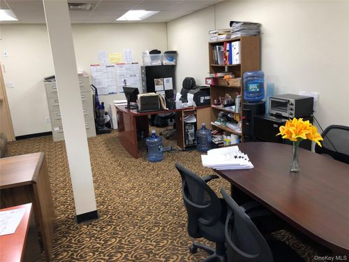 33 Great Neck Rd, Great Neck, NY, 11021-3354 | Card Image