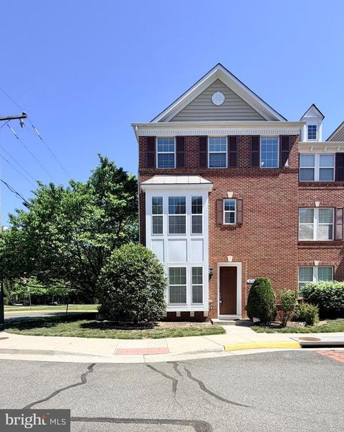 2048 Blunt Ln, ALEXANDRIA, VA, 22303-1750 | Card Image