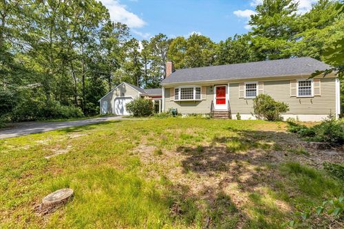 804 Putnam Ave, Cotuit, MA, 02635-2828 | Card Image