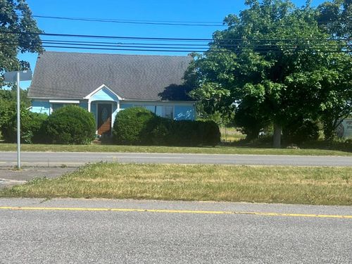 26170 County Road 48, Cutchogue, NY, 11935-1111 | Card Image
