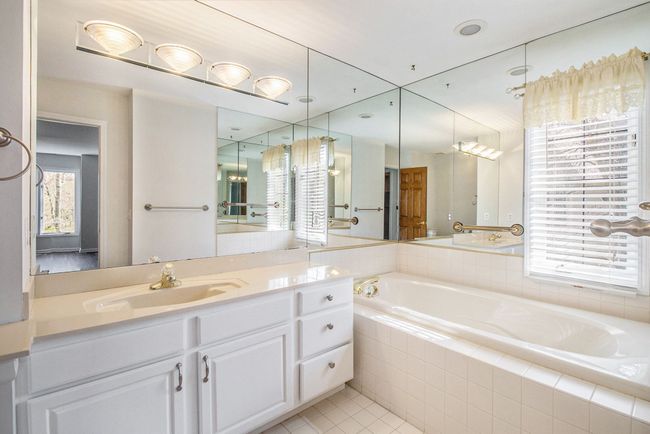 4592 Glen Eagles Dr, Condo with 4 bedrooms, 4 bathrooms and null parking in Brighton MI | Image 14