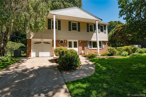 8 Salisbury Dr N, East Northport, NY, 11731-1339 | Card Image