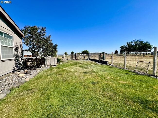 32415 E Loop Rd, House other with 3 bedrooms, 2 bathrooms and null parking in Hermiston OR | Image 5