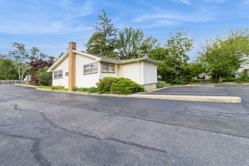 217 55th St, Clarendon Hills, IL, 60514-1753 | Card Image