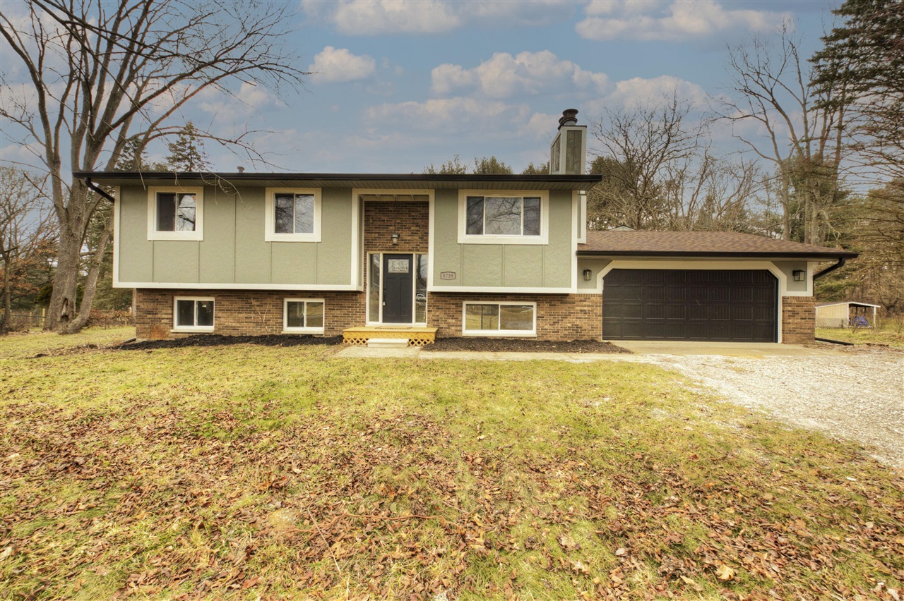 Coyle Dr, Pinckney, MI 48169