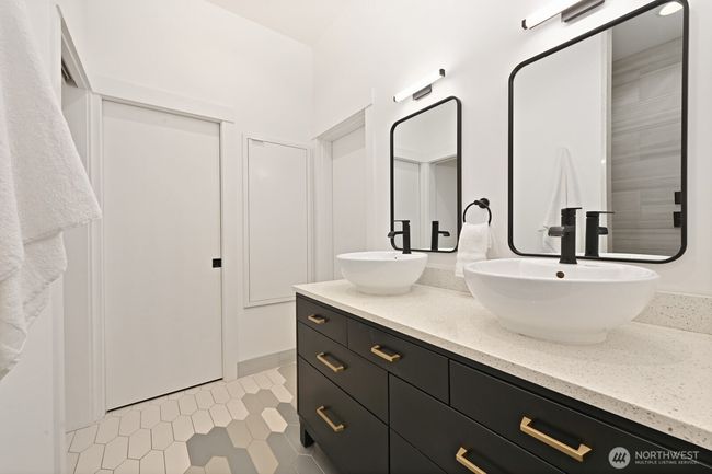 APT-517 - 526 1 St Ave S, Condo with 2 bedrooms, 2 bathrooms and 3 parking in Seattle WA | Image 20