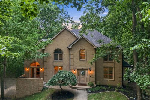 947 Woodcreek Dr, Milford, OH, 45150-1528 | Card Image