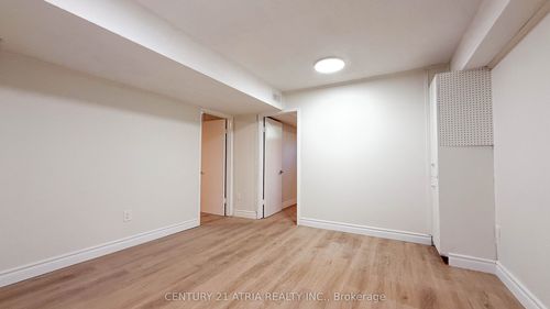 151 Fenn Ave, North York, ON, M2P1X8 | Card Image