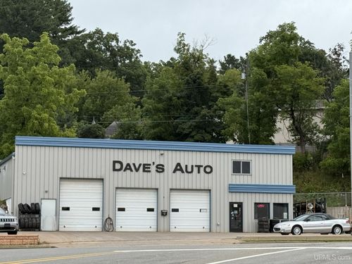 1137 S Stephenson Street, Iron Mountain, MI, 49801 | Card Image