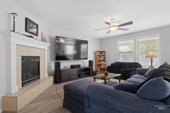 9143 W Alderberry Dr, House other with 5 bedrooms, 3 bathrooms and 2 parking in Boise ID | Image 4