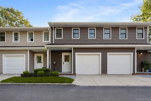 4 Pine St, Huntington, NY, 11743-4245 | Card Image