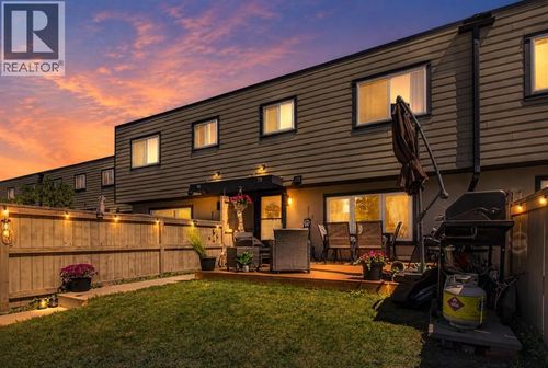 3809 45 St Sw, Calgary, AB, T3E3H4 | Card Image