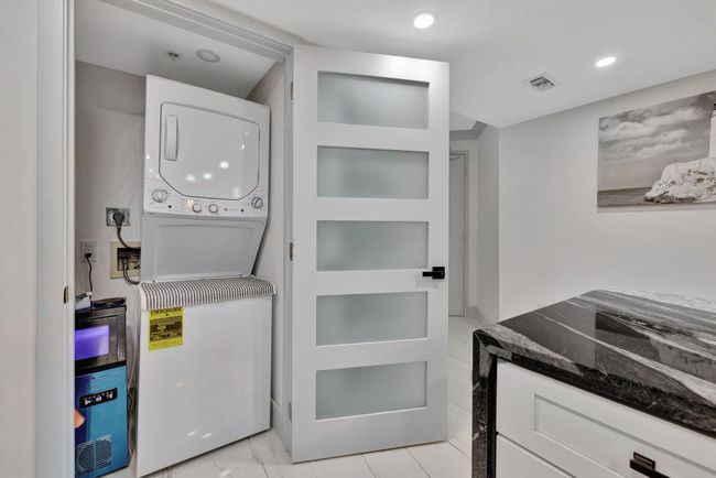 APT-9-3 - 5051 N Highway A1a, Condo with 3 bedrooms, 2 bathrooms and null parking in Hutchinson Island FL | Image 27