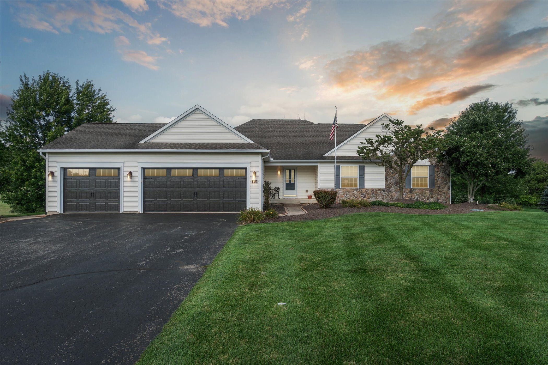 Wheat Valley Dr, Howell, MI 48843