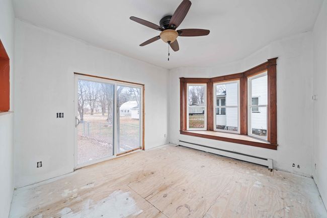 241 W Hardanger Gate, Home with 3 bedrooms, 2 bathrooms and 4 parking in LEE IL | Image 8