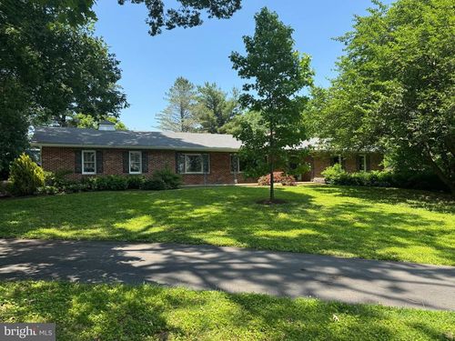 18811 Darnestown Rd, Poolesville, MD, 20837-8557 | Card Image
