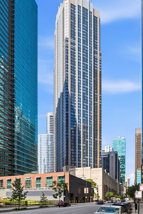 2402-512 N Mcclurg Ct, Chicago, IL, 60611-4118 | Card Image