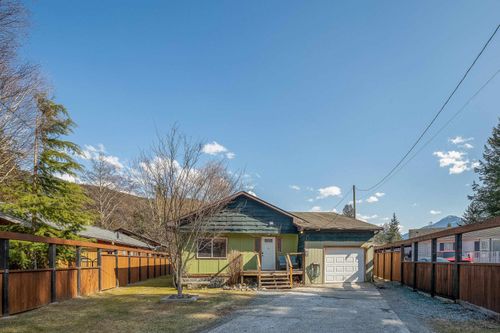 23 Bracken Pky, Squamish, BC, V0N0A4 | Card Image