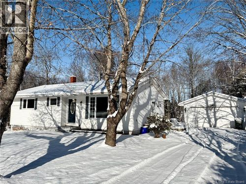 5 Bartlett Ave, Hampton, NB, E5N5G9 | Card Image