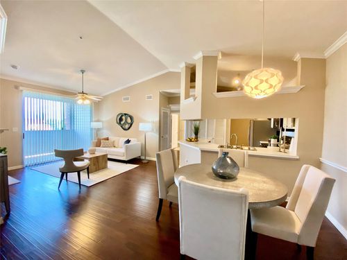 c318-2100 Welch St, Houston, TX, 77019-7615 | Card Image