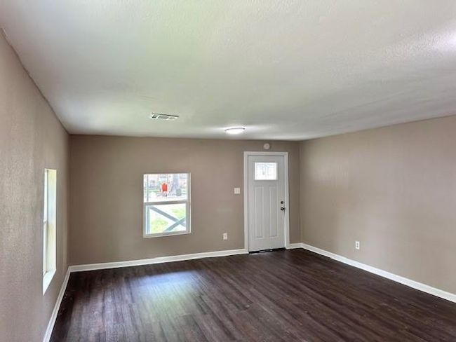 Living Area | Image 7