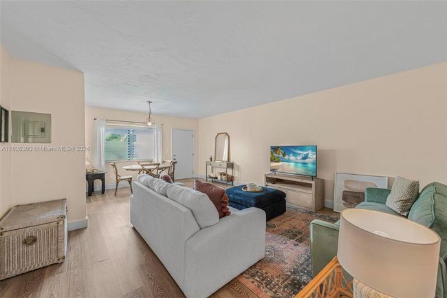 APT-7 - 2858 Pine Tree Dr, Condo with 1 bedrooms, 2 bathrooms and null parking in Miami Beach FL | Image 10
