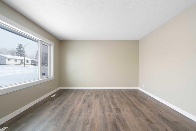 221 Frederick Avenue W, House other with 3 bedrooms, 1 bathrooms and 1 parking in Standard AB | Image 4