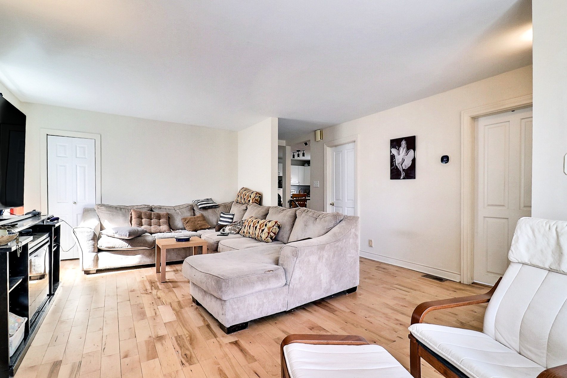 Residential Income in Laval (Laval-des-Rapides) 4