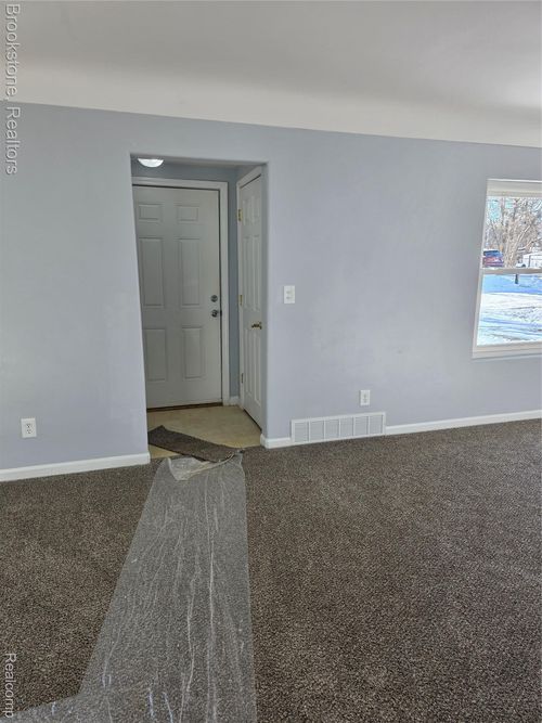 1095 W Pine Ave, Mount Morris, MI, 48458-1002 | Card Image