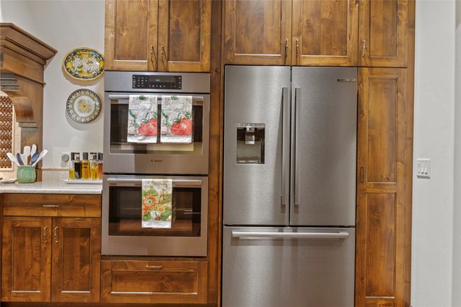 Double ovens. | Image 30