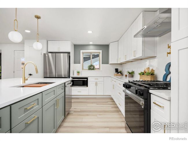 Quartz Countertop and Backsplash | Image 10