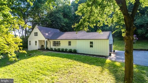 2330 Horseshoe Trl, Chester Springs, PA, 19425-3109 | Card Image